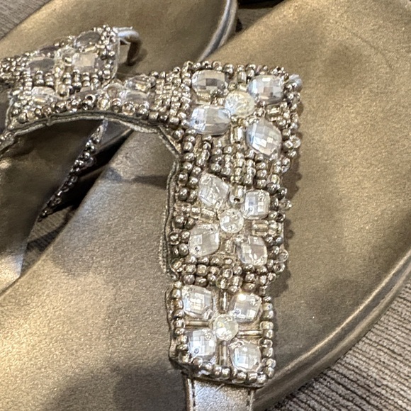 Kenneth Cole Reaction Black and Platinum Sandals - Picture 2 of 6